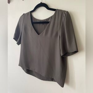 Aritzia Babaton xs blouse in Olive